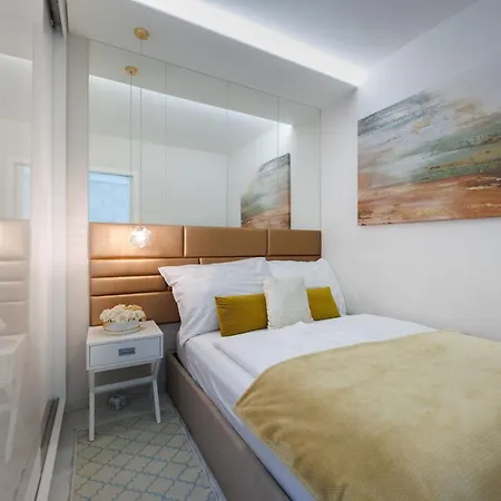 Second Luxury Apartament *